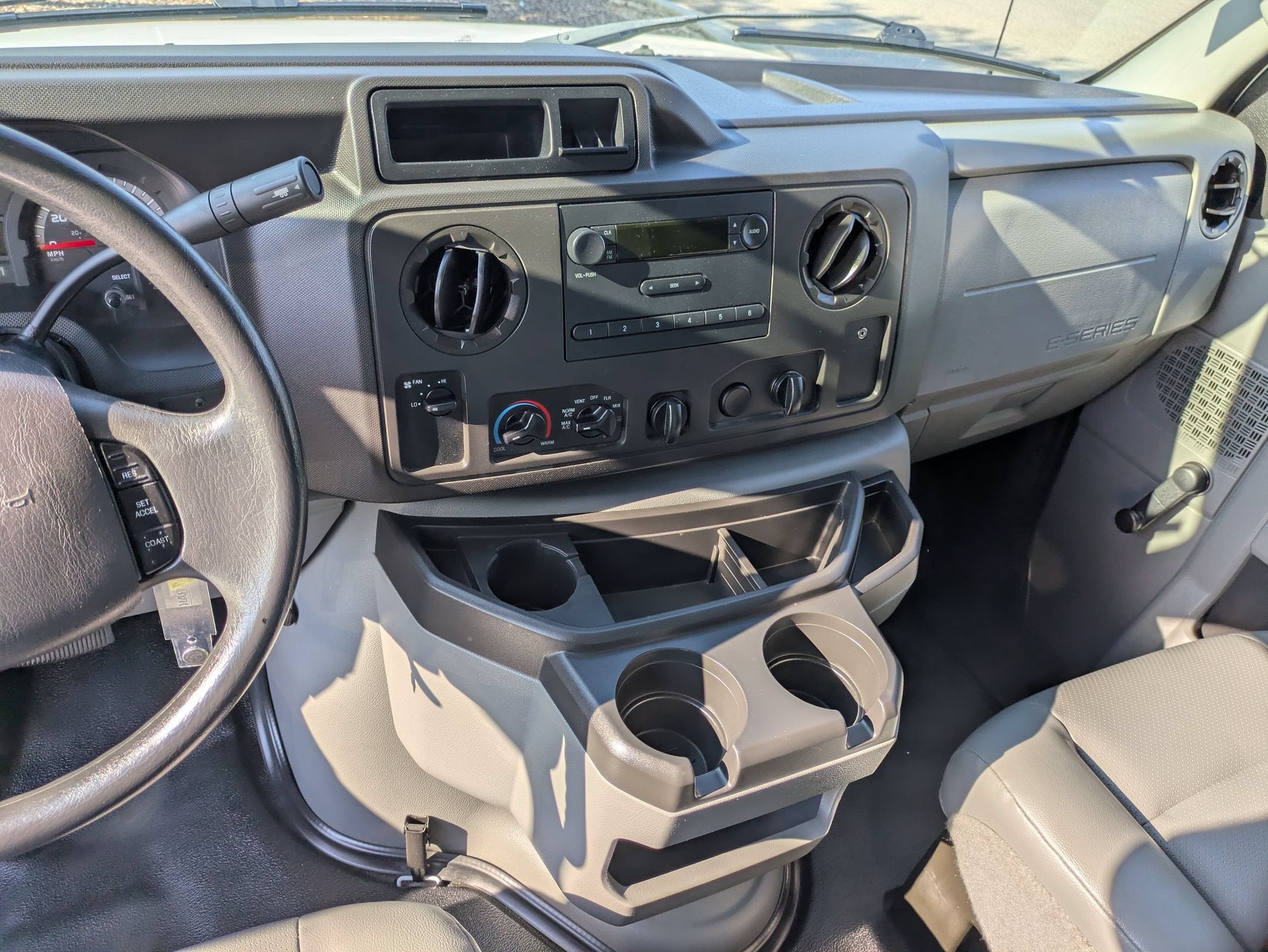 2018 Ford E-Series Cutaway Base