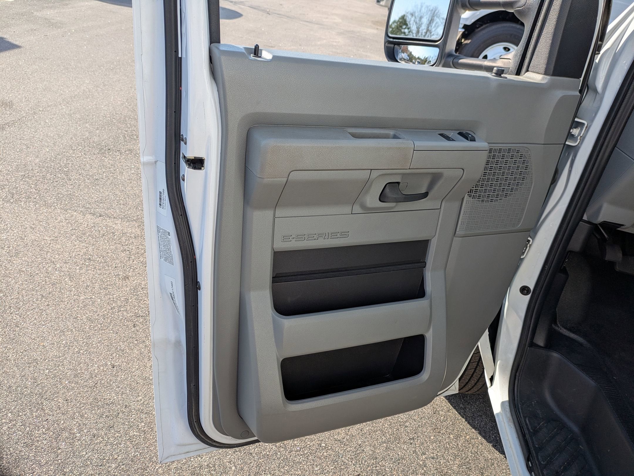 2021 Ford E-Series Cutaway Base