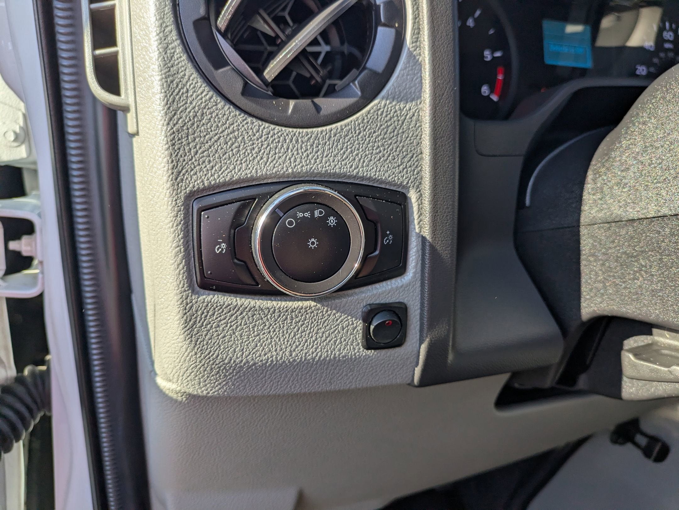 2024 Ford E-Series Cutaway Base