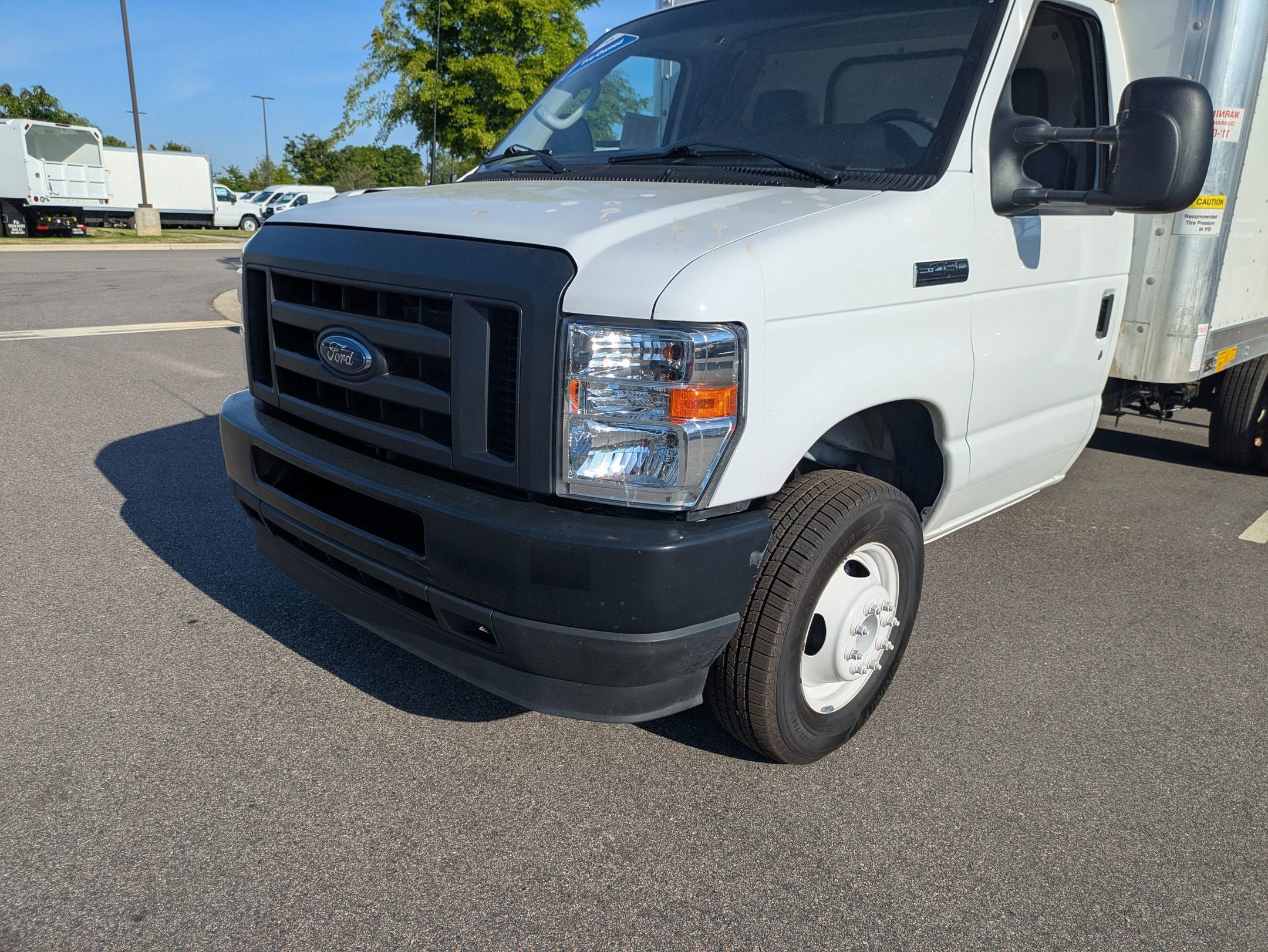 2024 Ford E-Series Cutaway Base