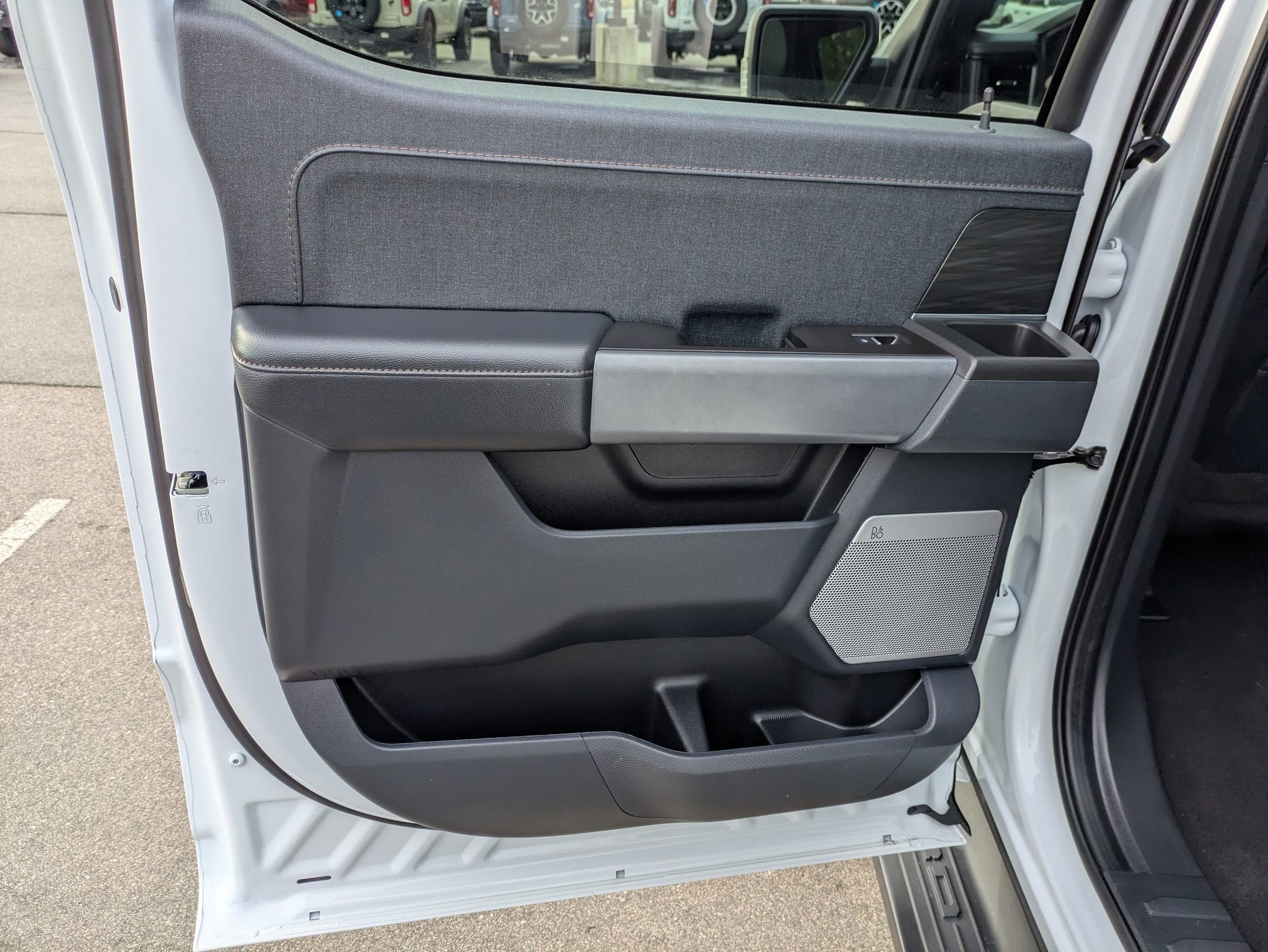 2024 Ford F-150 Lightning LARIAT