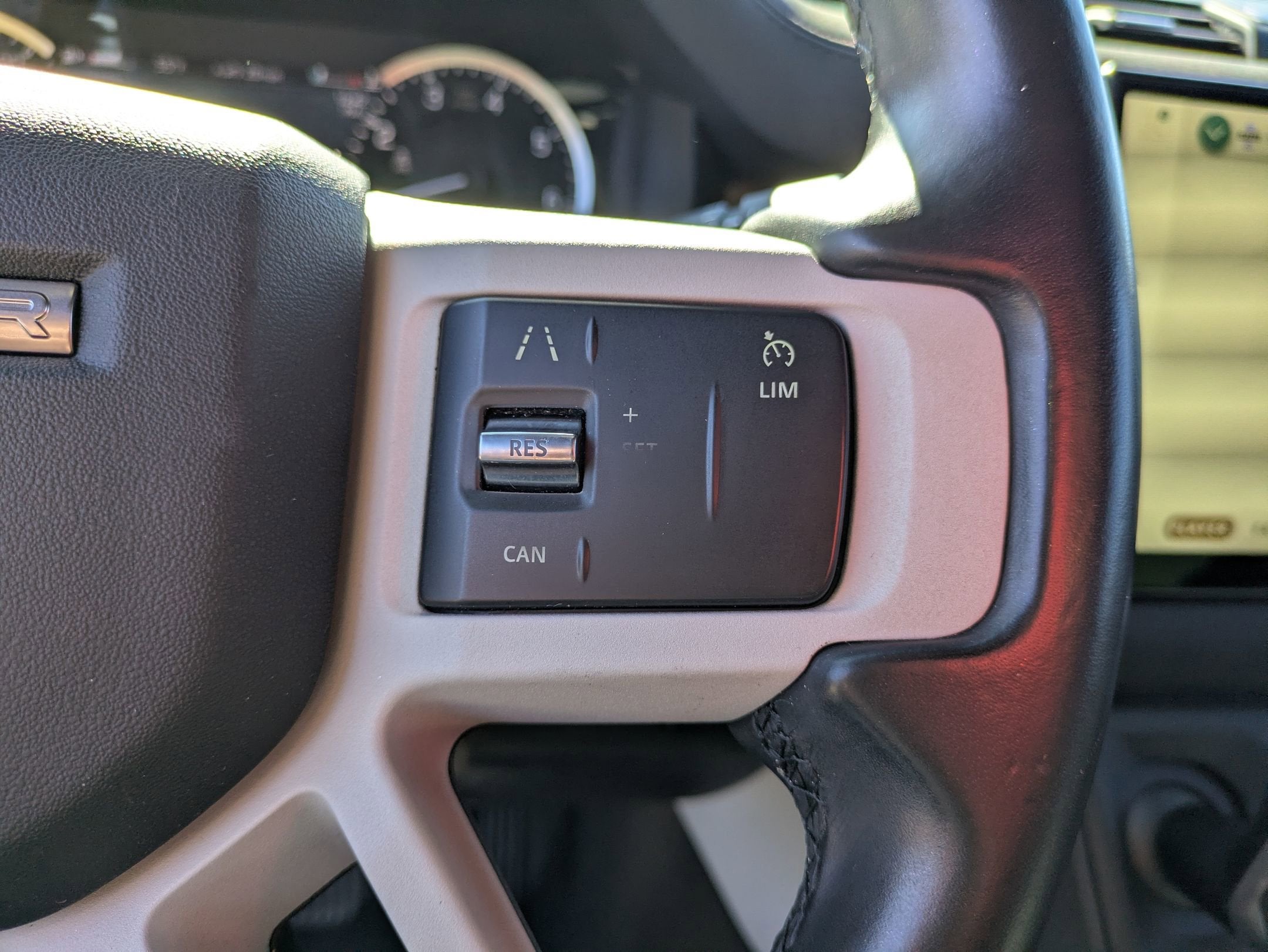 2023 Land Rover Defender X-Dynamic SE