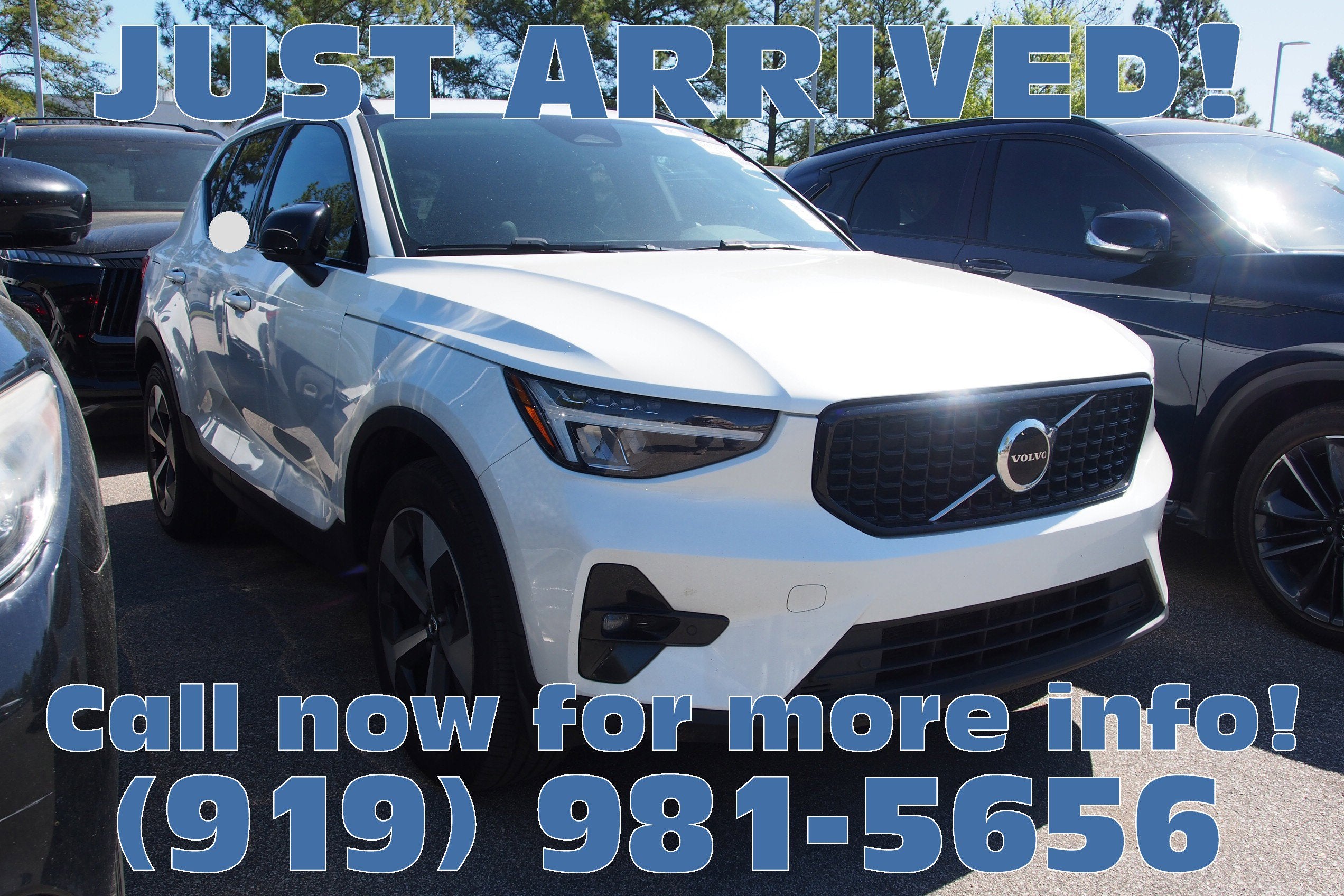 2023 Volvo XC40 Plus Dark Theme