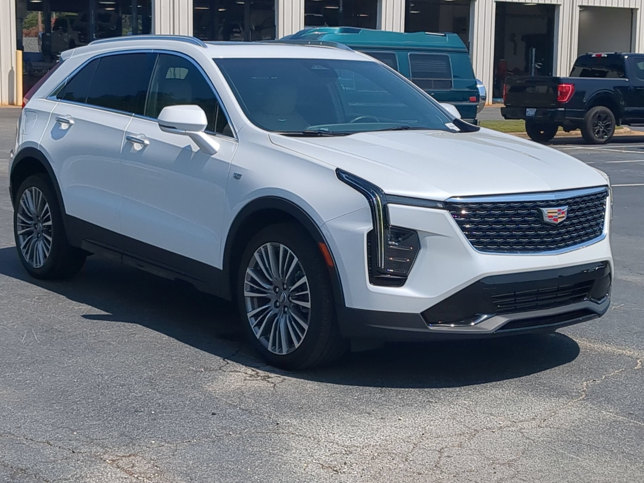 2024 Cadillac XT4 FWD Premium Luxury