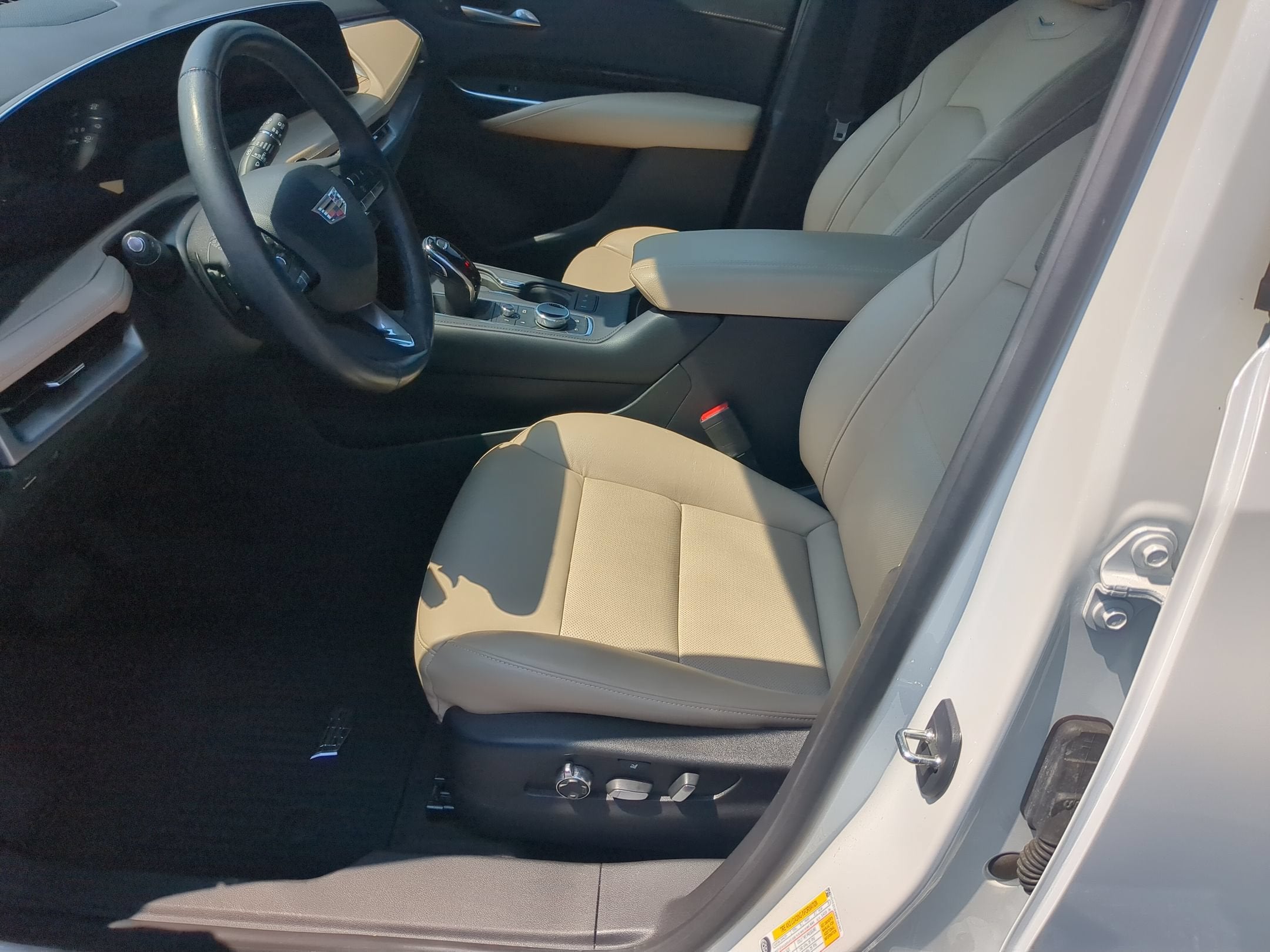 2024 Cadillac XT4 FWD Premium Luxury