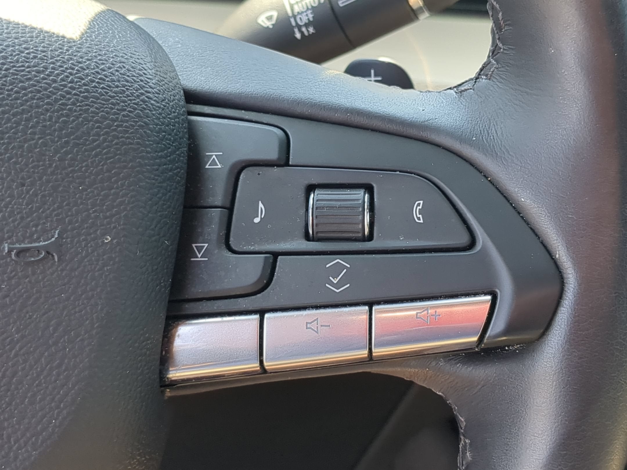 2024 Cadillac XT4 FWD Premium Luxury