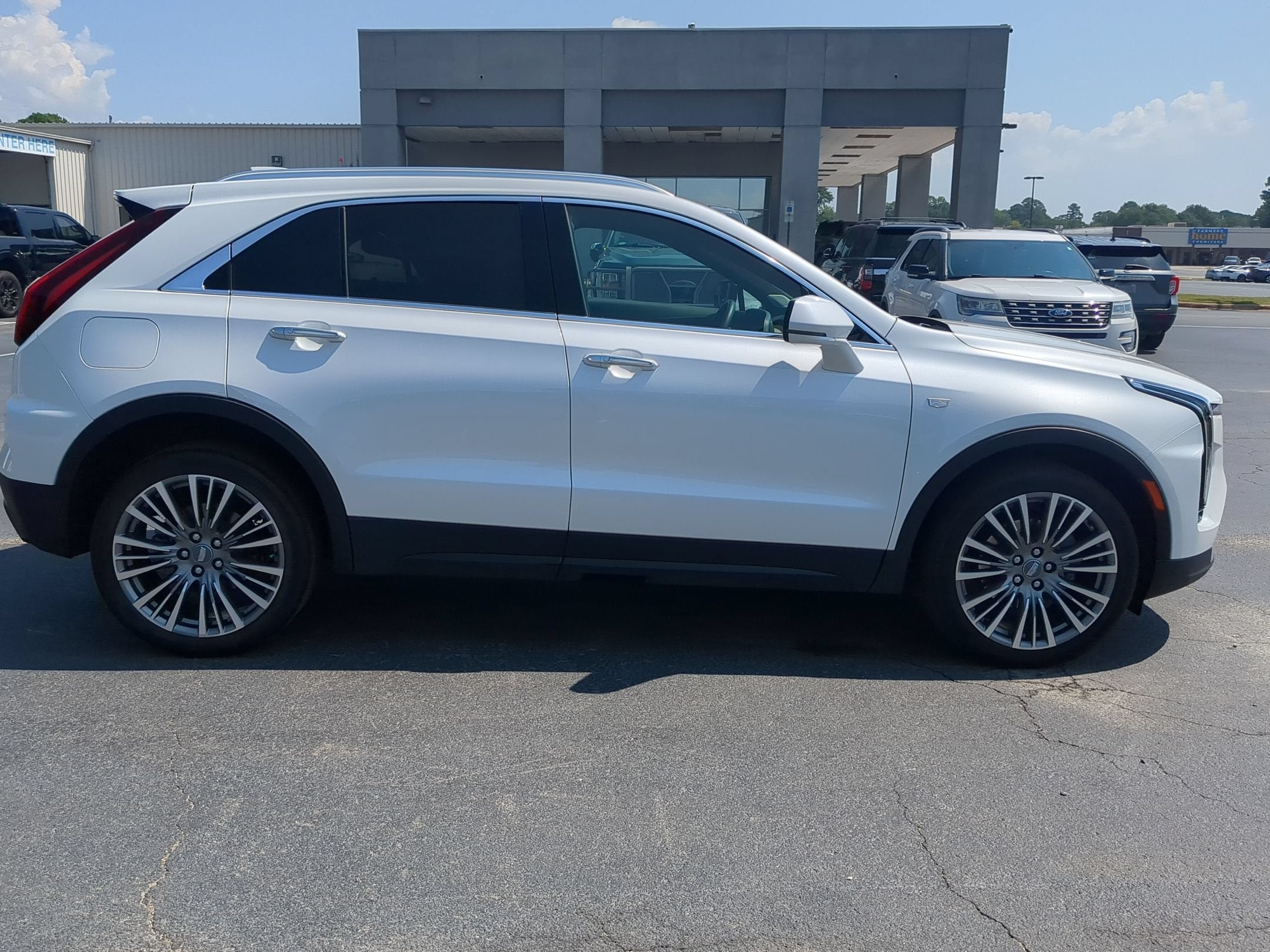 2024 Cadillac XT4 FWD Premium Luxury