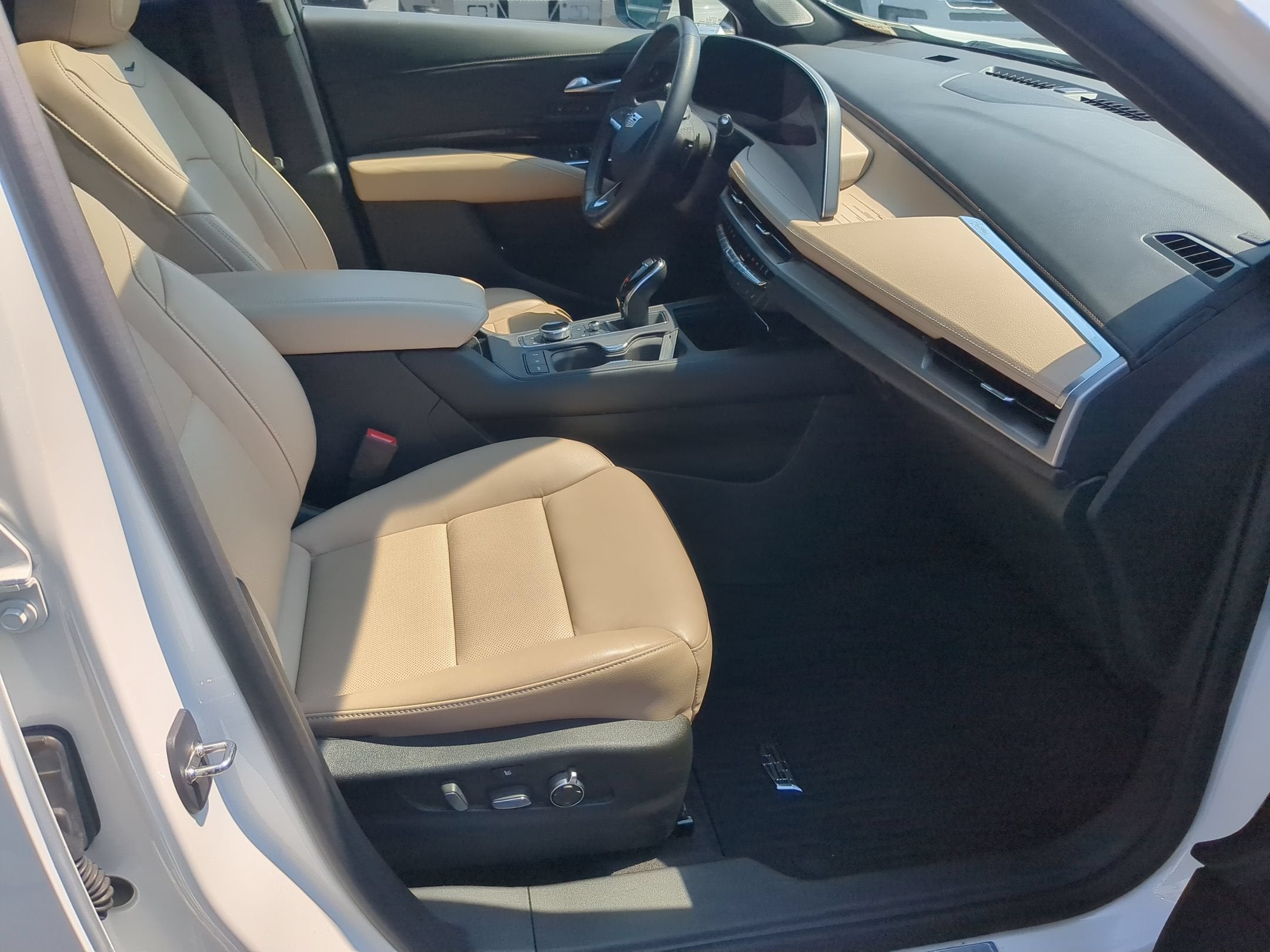 2024 Cadillac XT4 FWD Premium Luxury