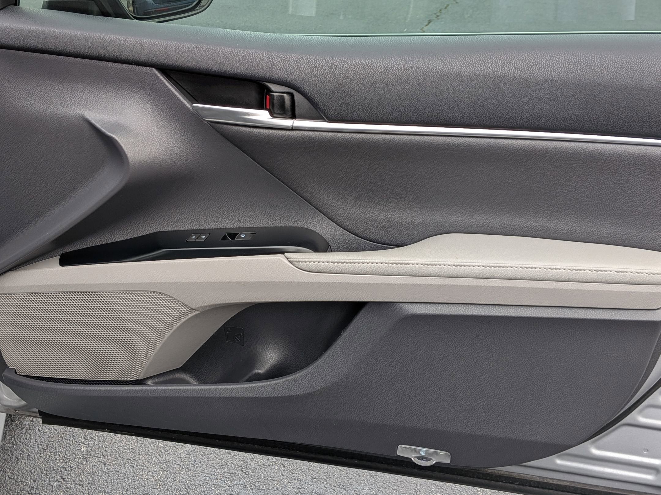 2020 Toyota Camry Hybrid XLE