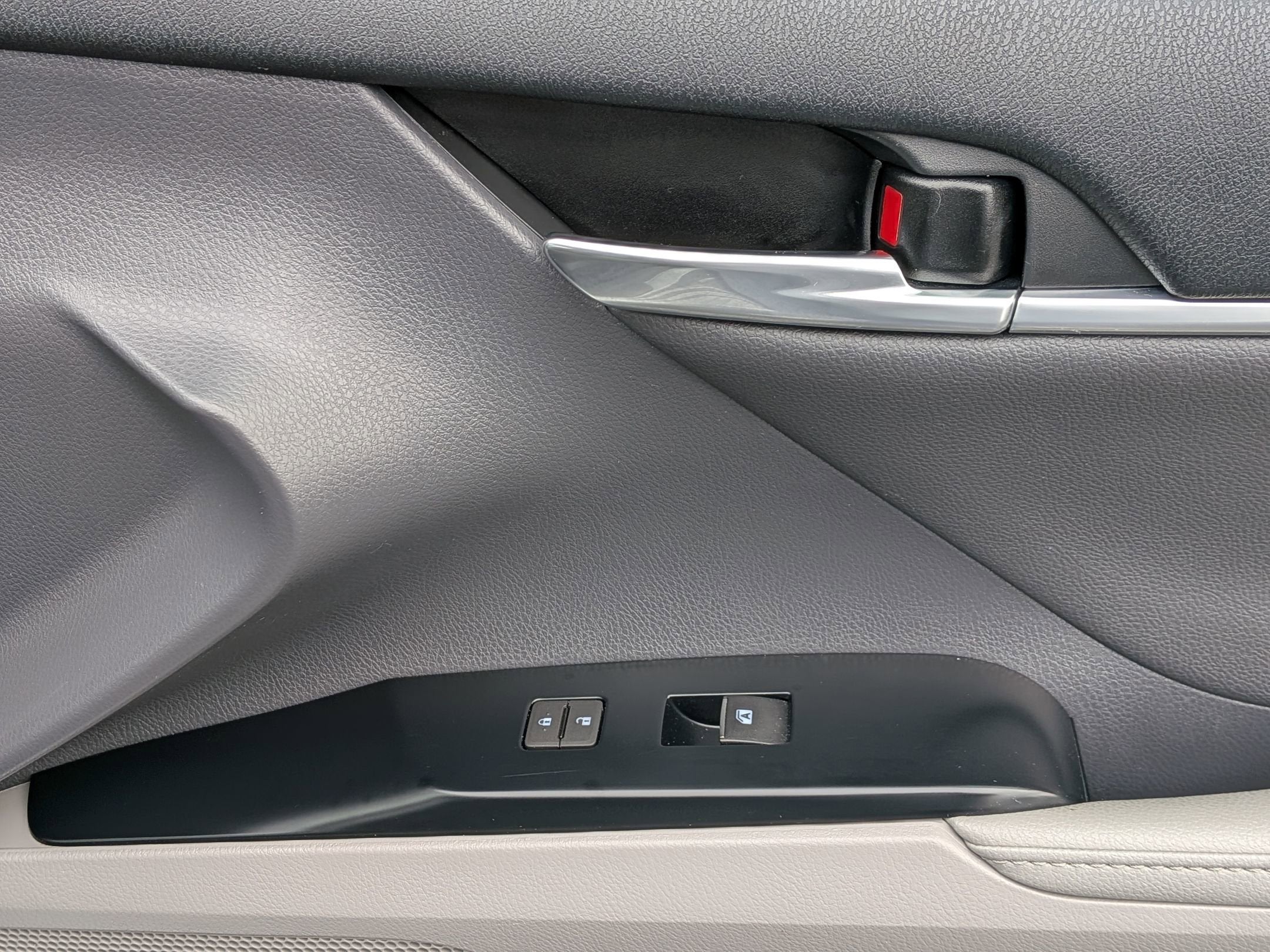 2020 Toyota Camry Hybrid XLE