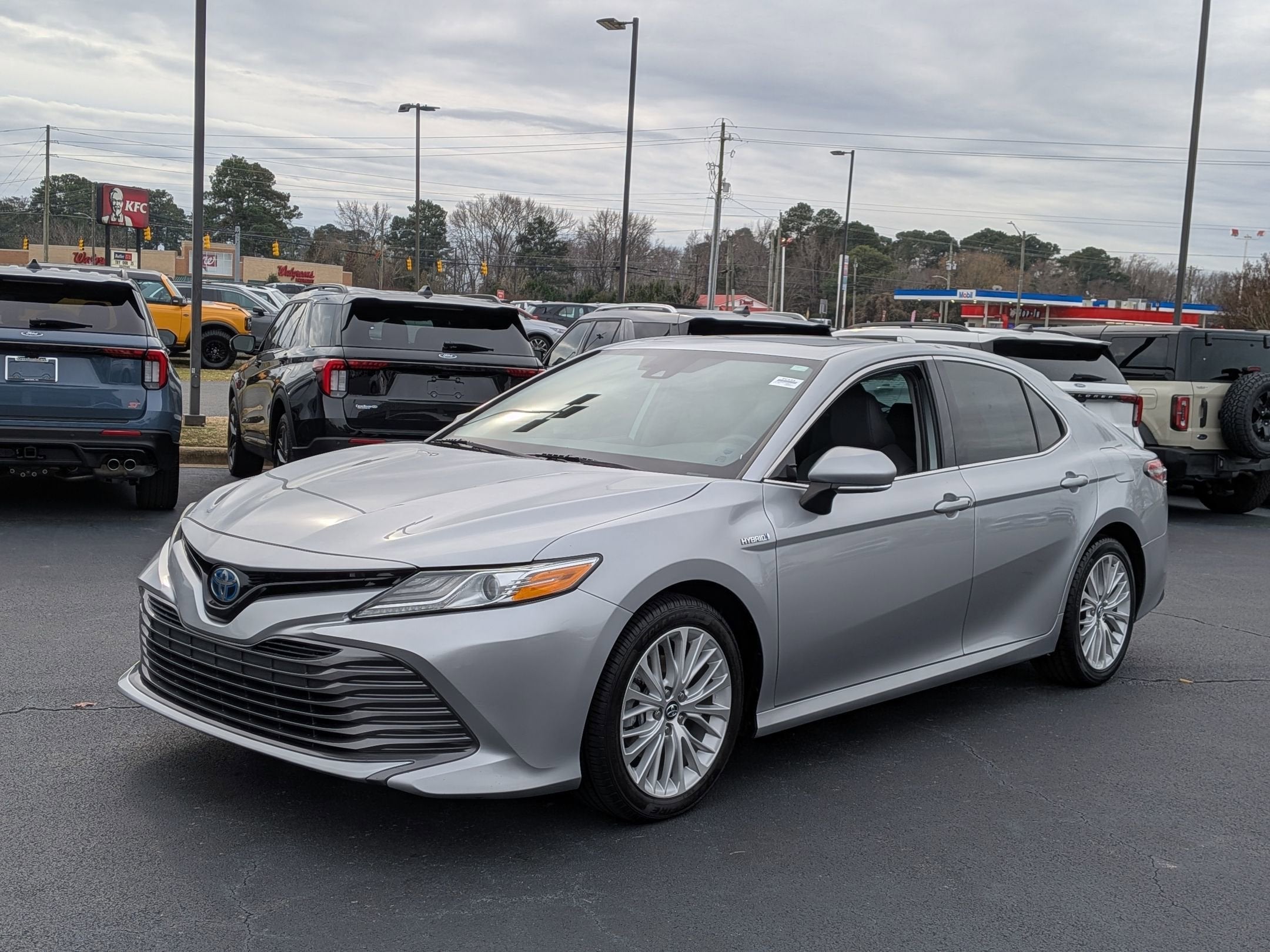 2020 Toyota Camry Hybrid XLE