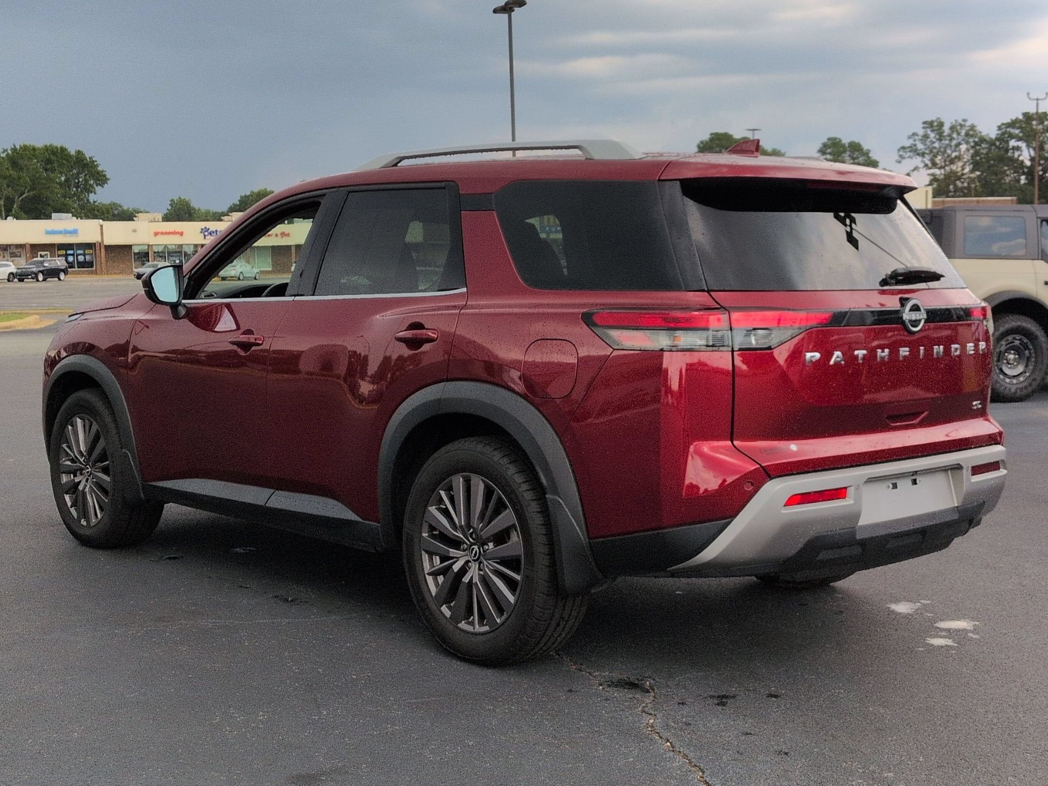 2024 Nissan Pathfinder SL
