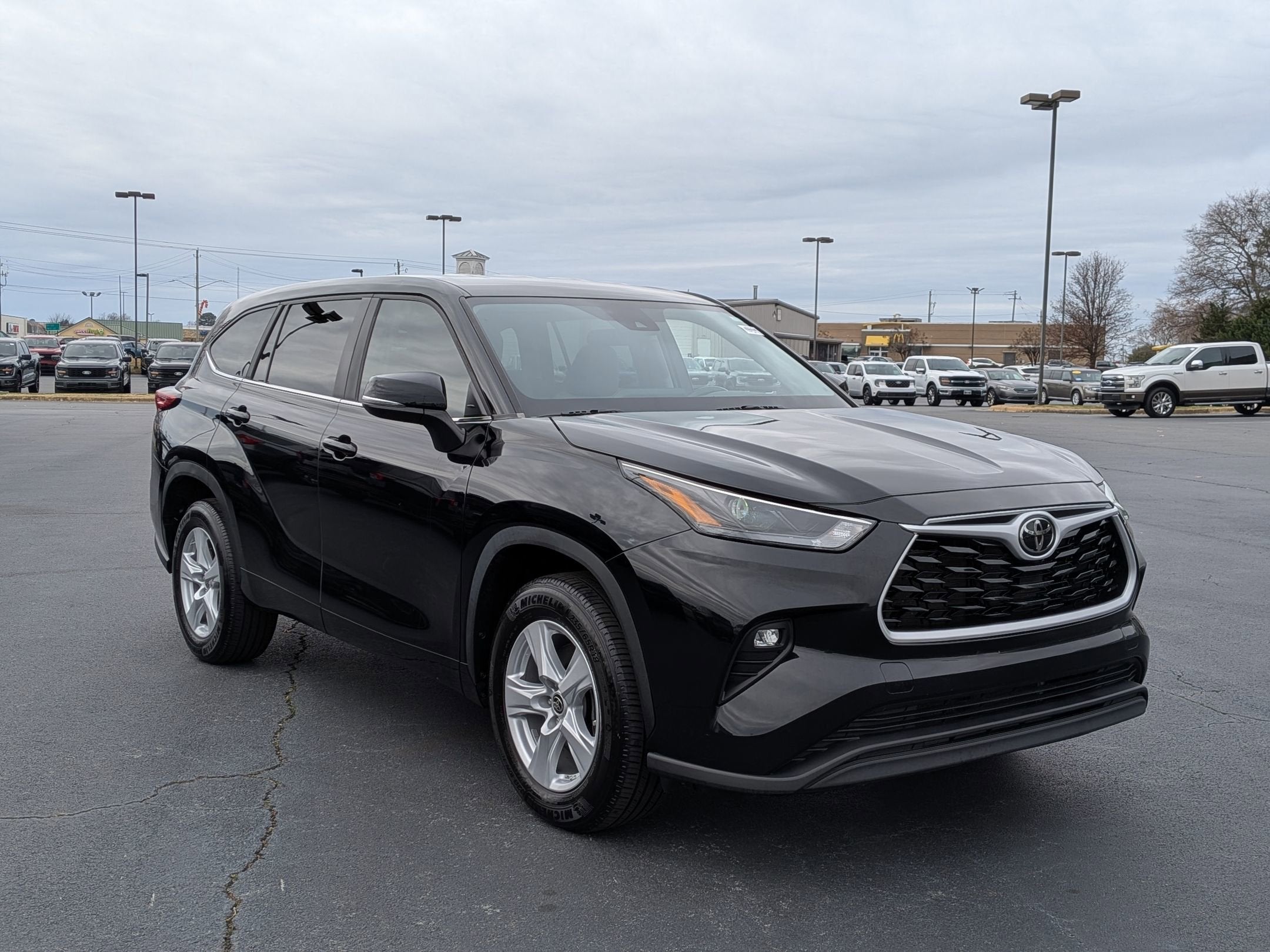 2023 Toyota Highlander LE