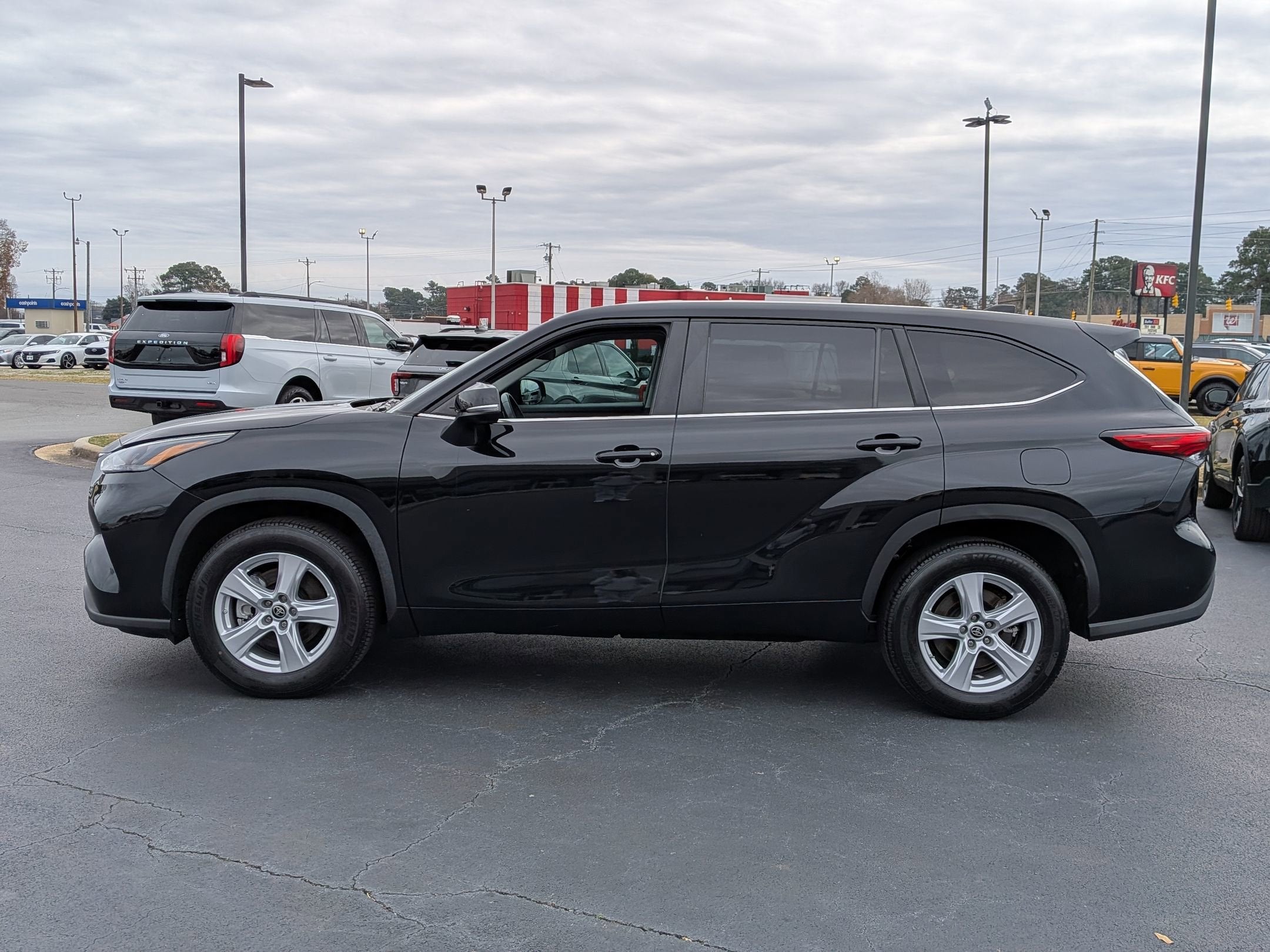 2023 Toyota Highlander LE