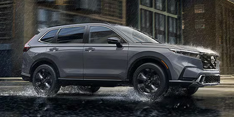 2026 Honda CR-V crusing in rain